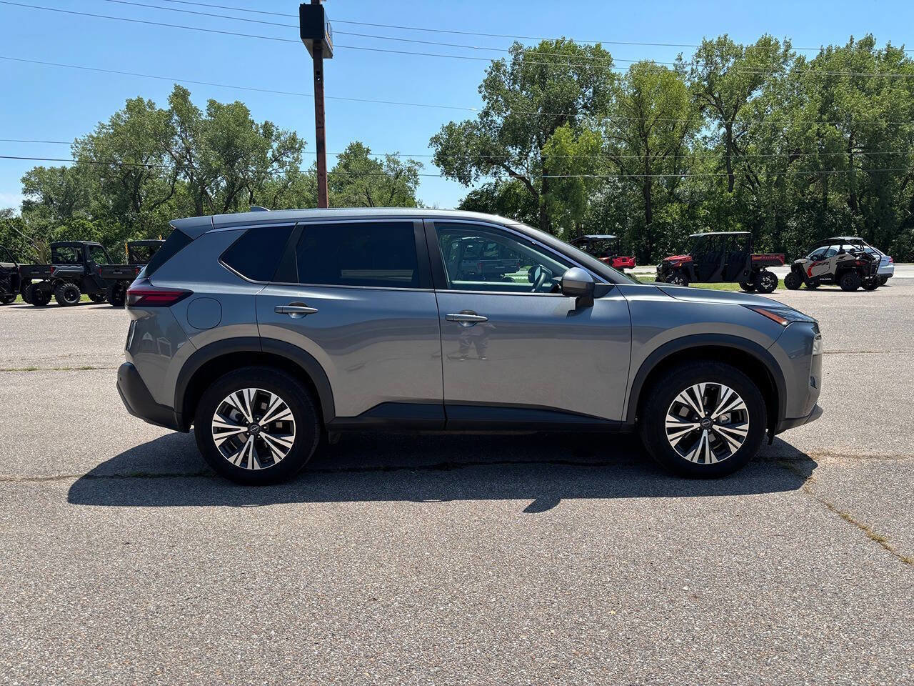 Used 2023 Nissan Rogue SV image 4