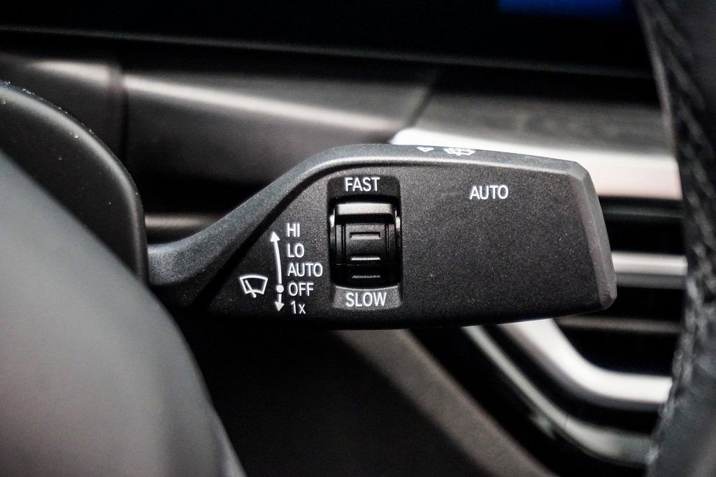 Used 2024 BMW 330i xDrive Sedan AWD/4WD image 32