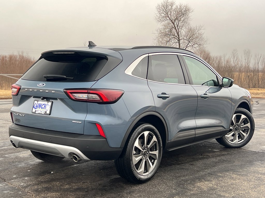 Used 2025 Ford Escape Platinum image 4