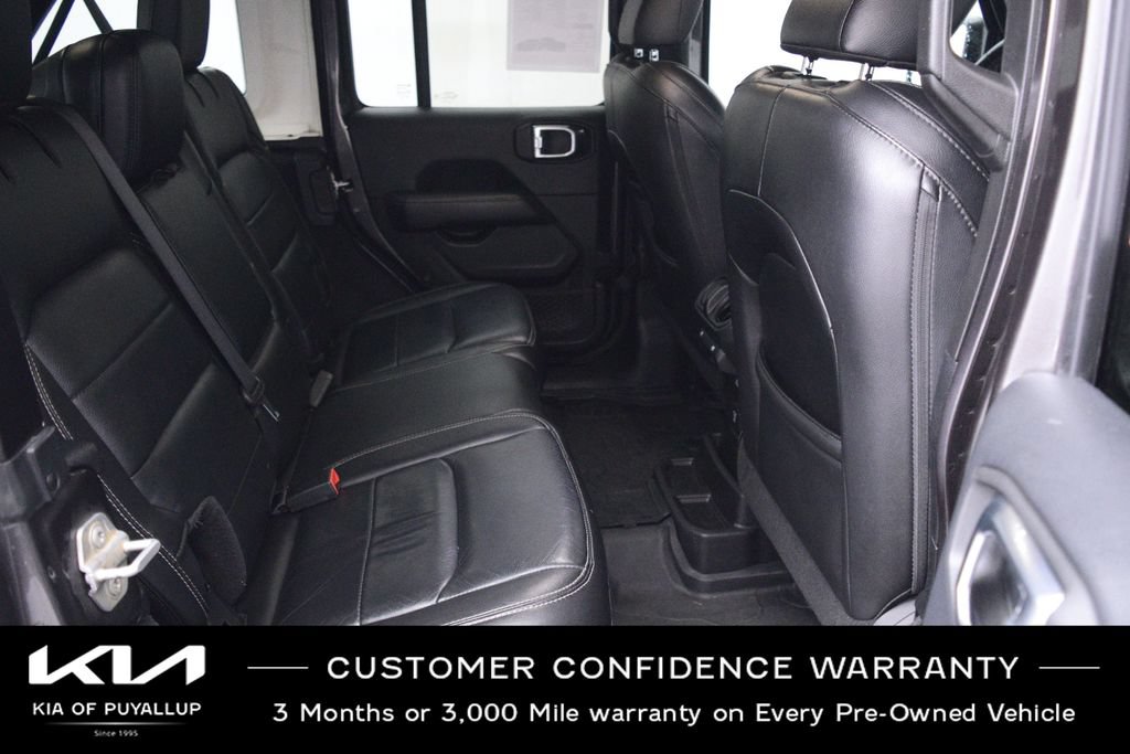 Used 2018 Jeep Wrangler Unlimited Sahara AWD/4WD image 15