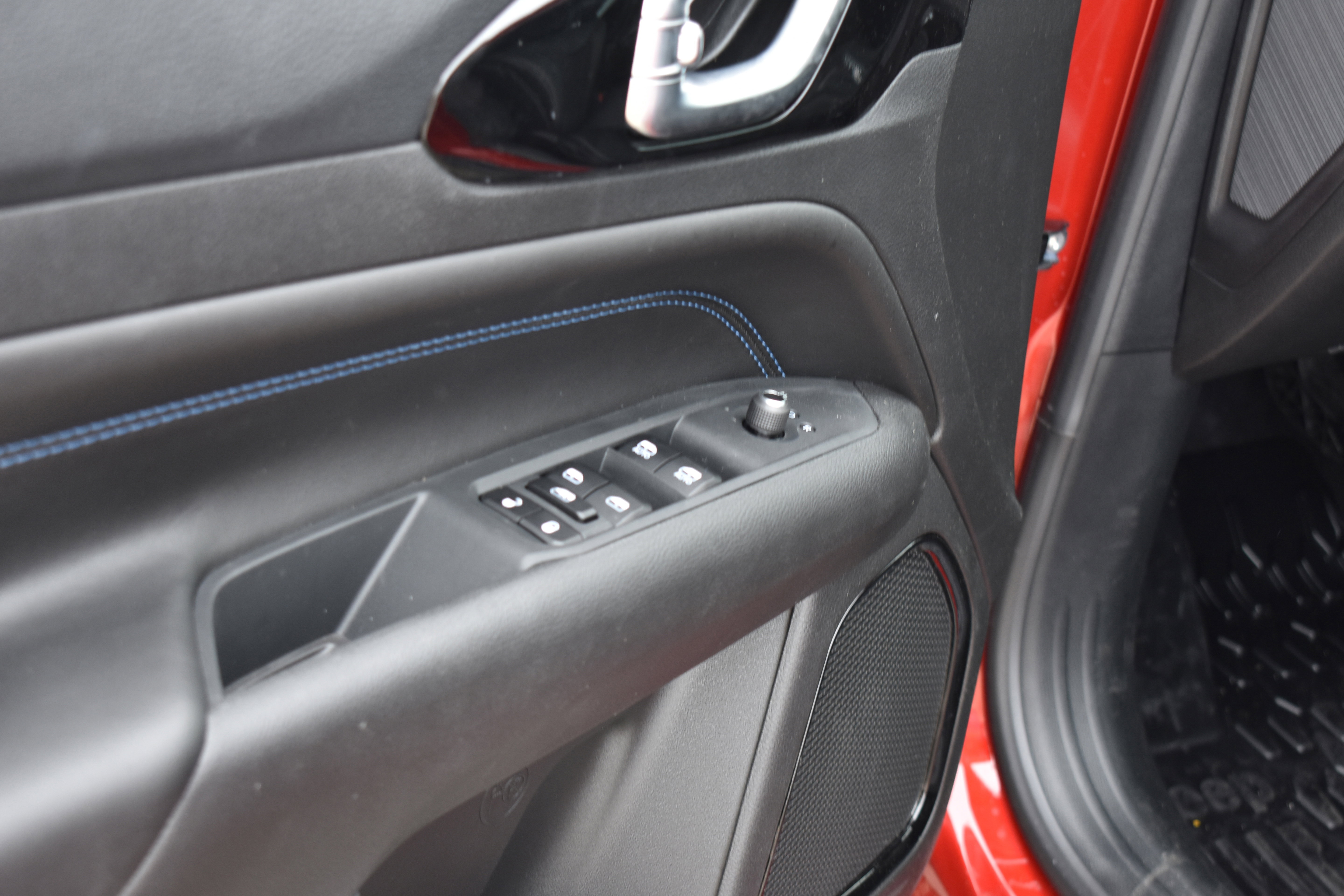 New 2025 Jeep Compass Latitude w/ Altitude Special Edition image 28