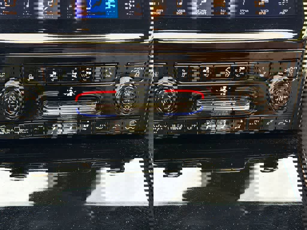 Used 2023 Jeep Grand Cherokee Summit w/ Luxury Tech Group V image 30