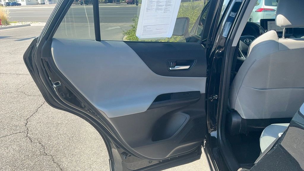 Used 2023 Toyota Venza LE image 7