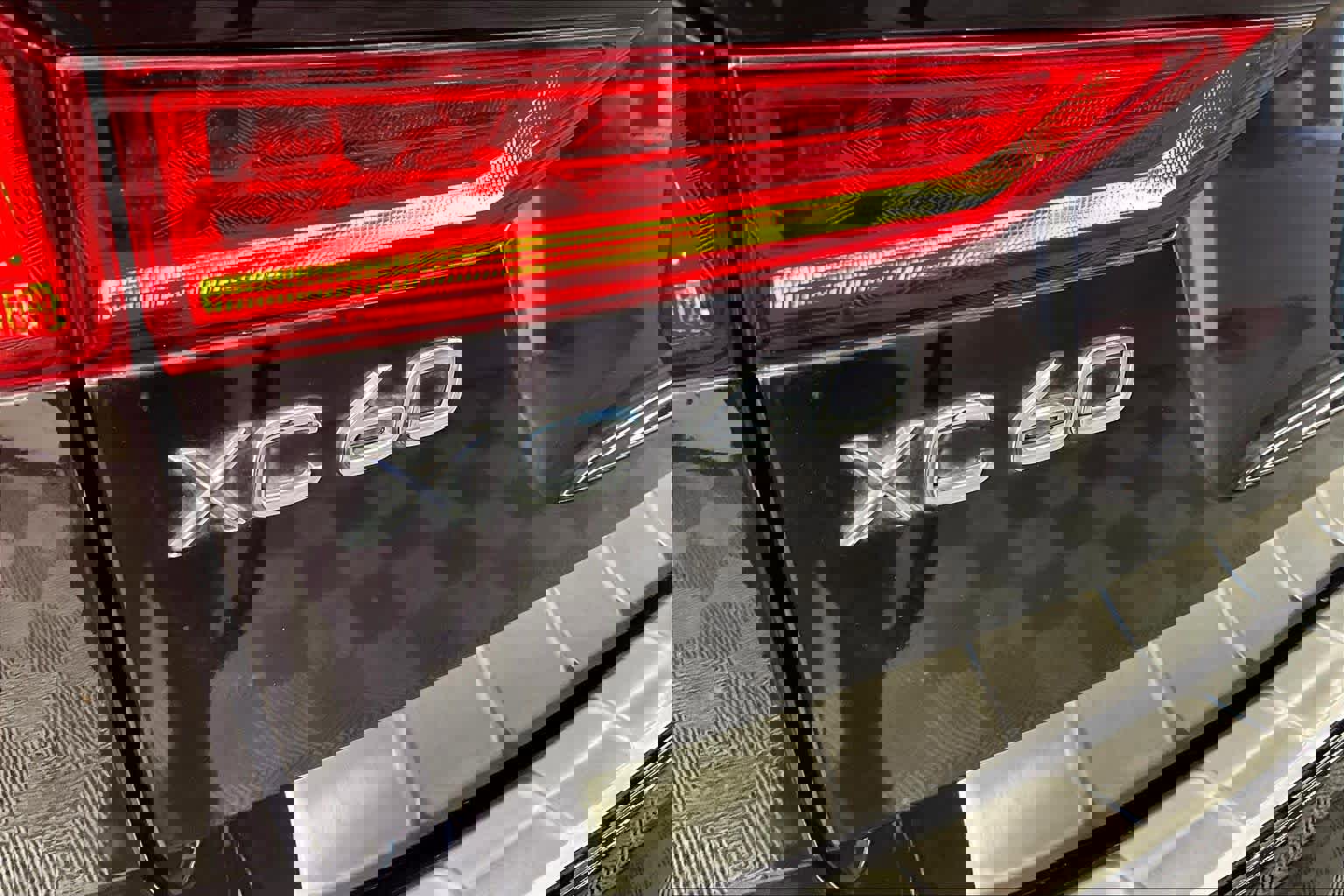 Used 2020 Volvo XC60 T5 Momentum w/ Premium Package image 30