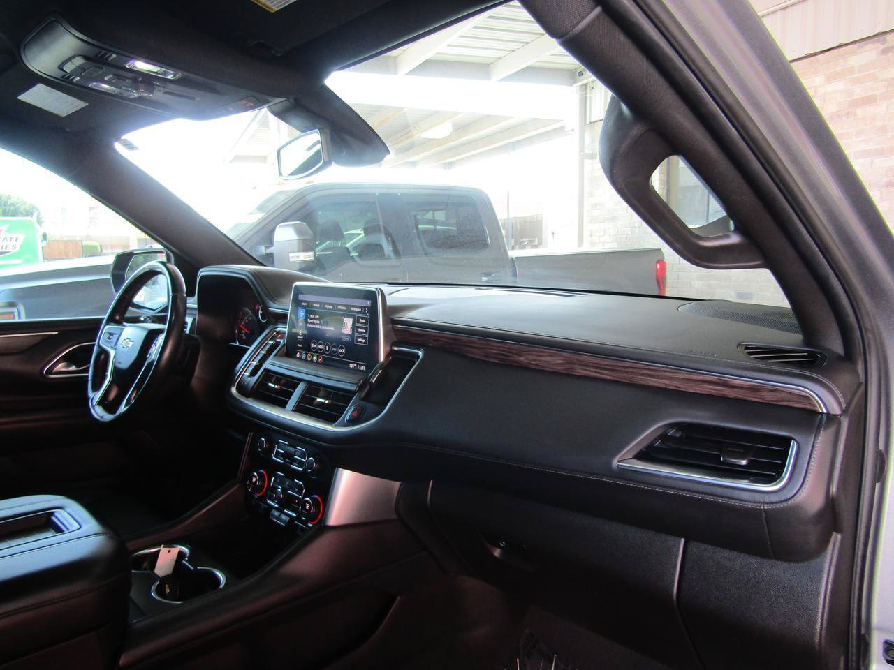 Used 2021 Chevrolet Suburban LT w/ Luxury Package RWD image 11