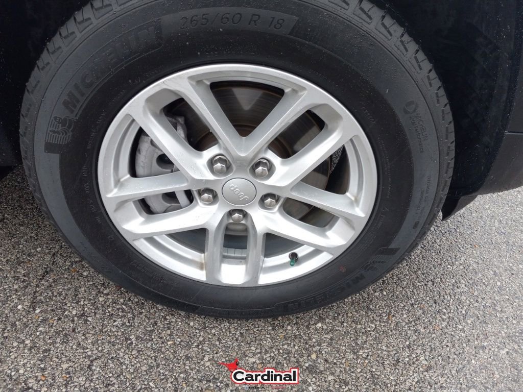 Used 2024 Jeep Grand Cherokee L Laredo image 2