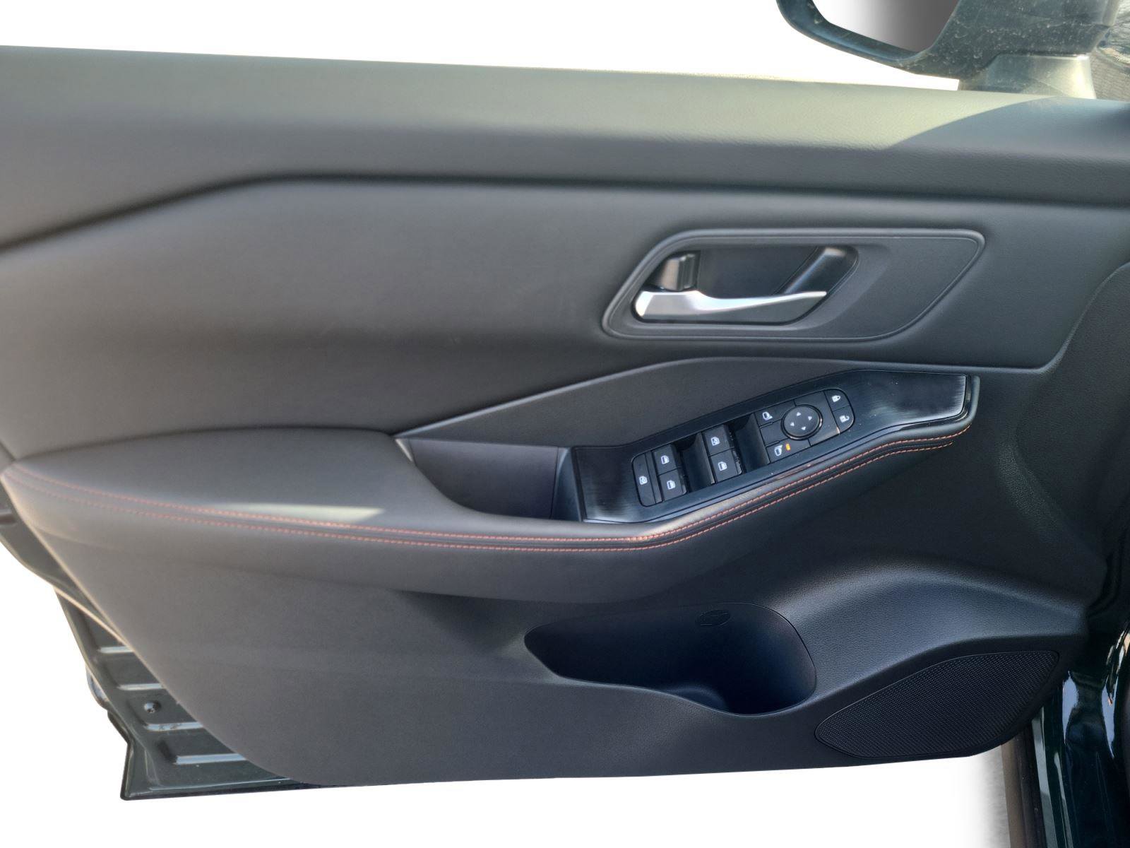 New 2026 Nissan Rogue SV AWD/4WD image 9