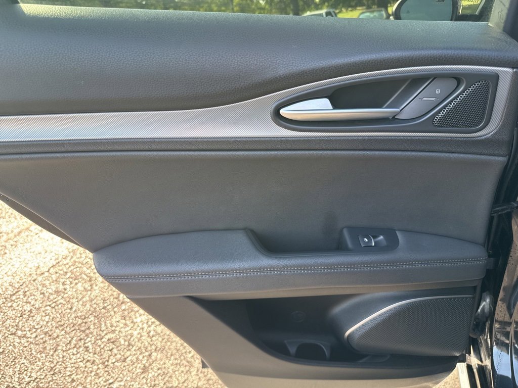 Used 2022 Alfa Romeo Stelvio Veloce image 45