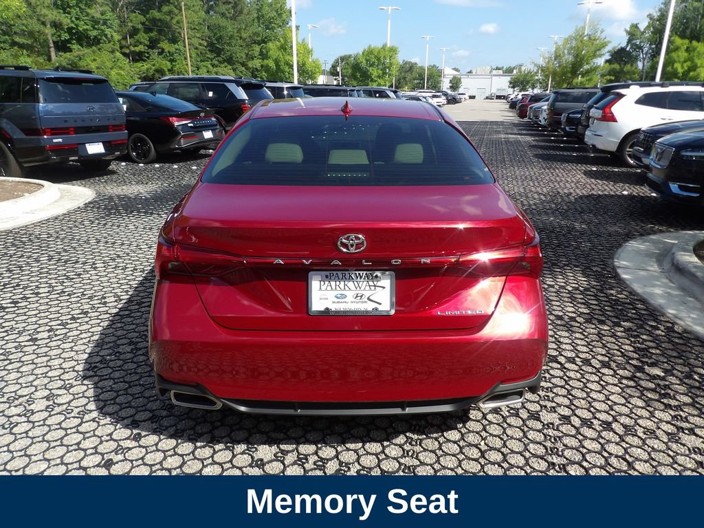 Used 2020 Toyota Avalon Limited FWD image 7