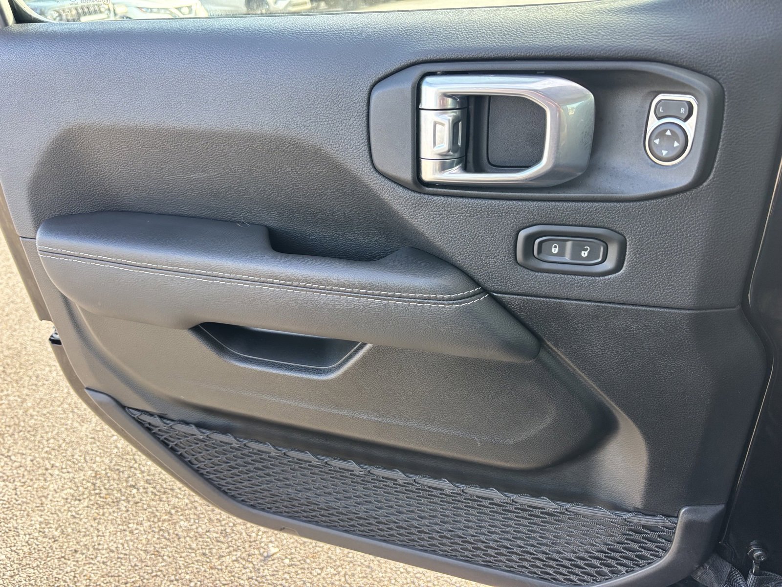 Used 2023 Jeep Wrangler Unlimited Sahara w/ Cold Weather Group image 16