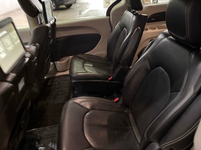 Used 2022 Chrysler Pacifica Touring-L w/ Uconnect Theater Family Group FWD image 30
