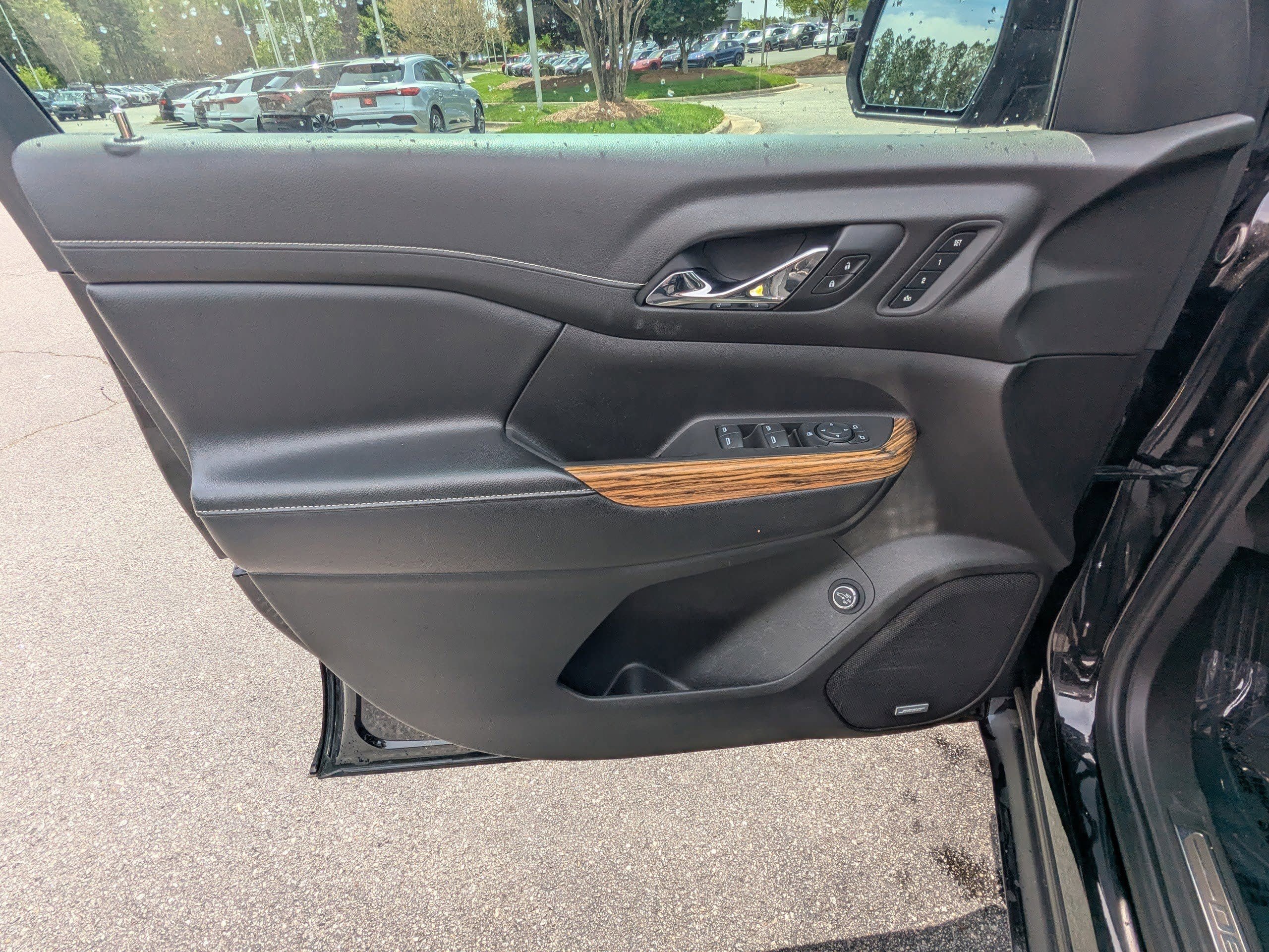 Used 2019 GMC Acadia Denali w/ Technology Package FWD image 21