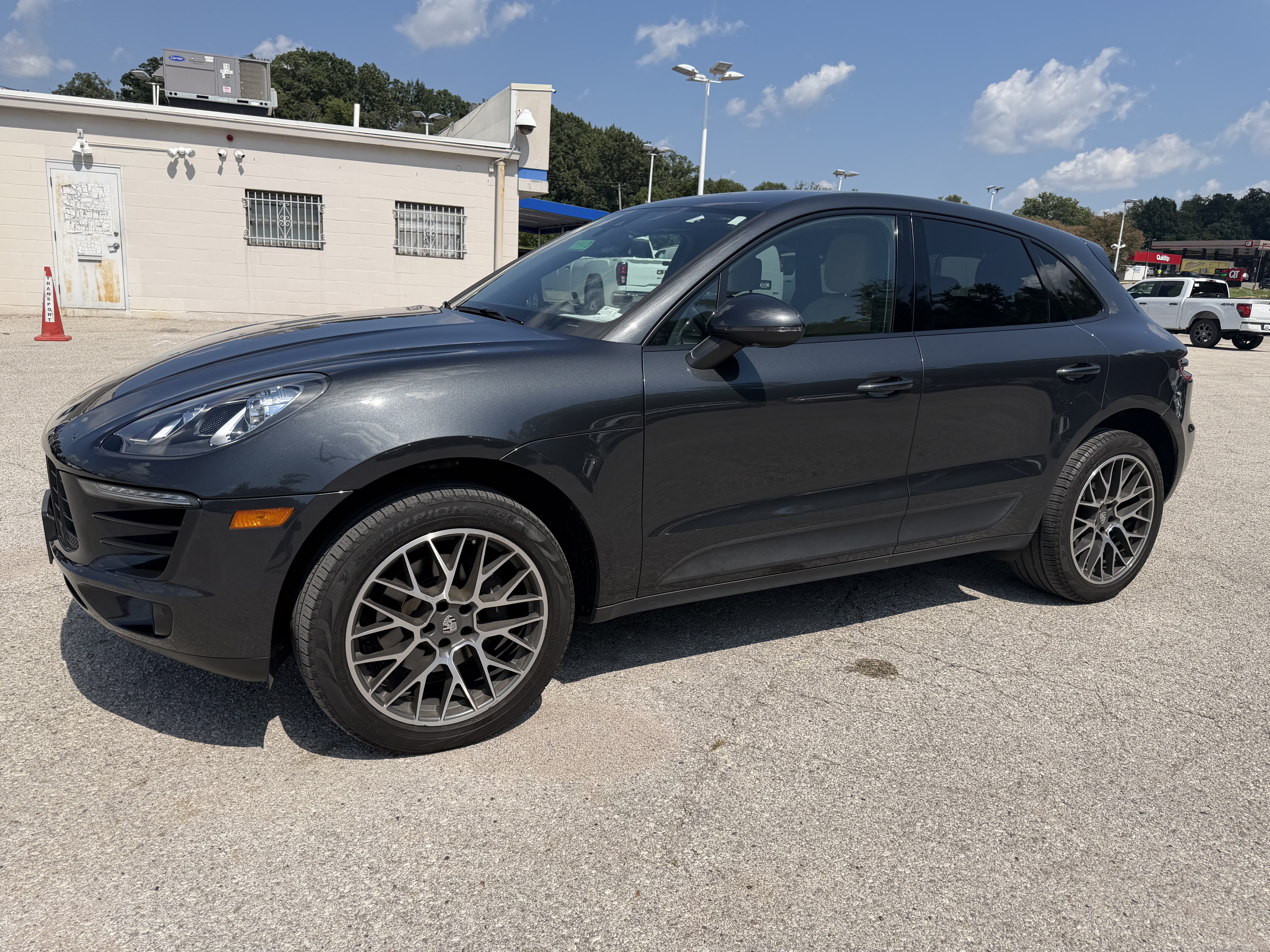 Used 2018 Porsche Macan AWD/4WD image 5
