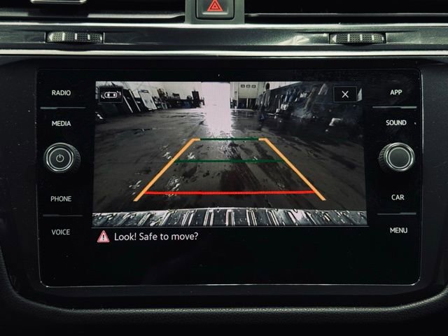 Used 2022 Volkswagen Tiguan SE w/ Panoramic Sunroof Package image 35