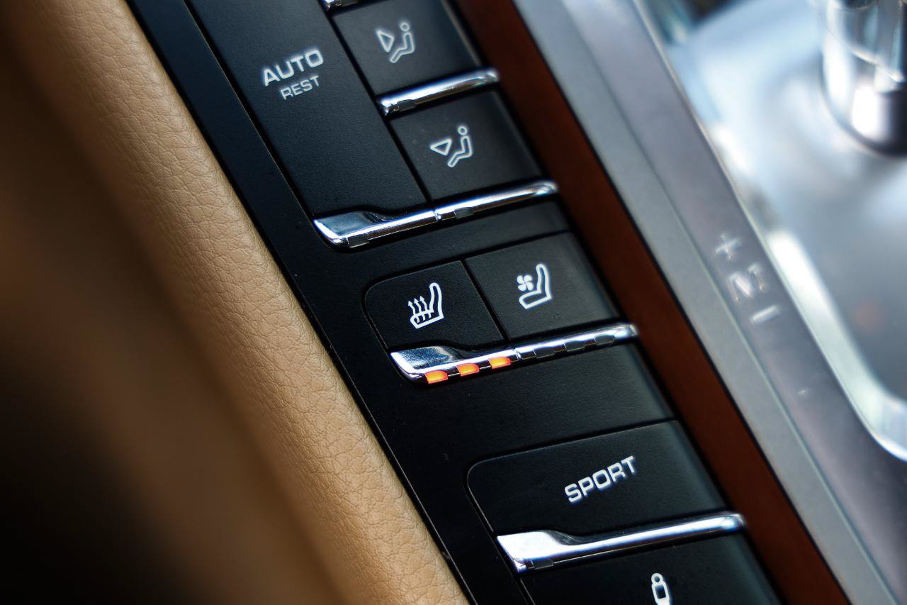 Used 2014 Porsche Panamera S RWD image 34