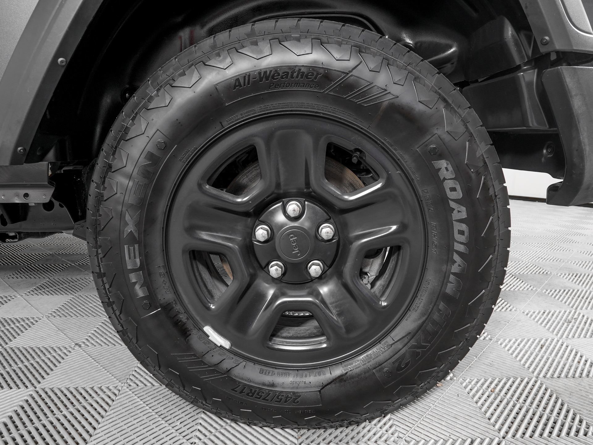 Used 2025 Jeep Wrangler Sport AWD/4WD image 27