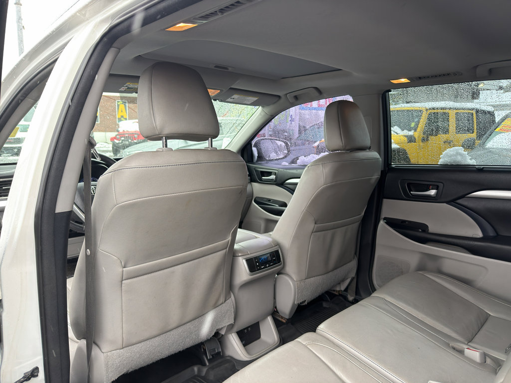 Used 2018 Toyota Highlander XLE w/ Protection Package #3 AWD/4WD image 12