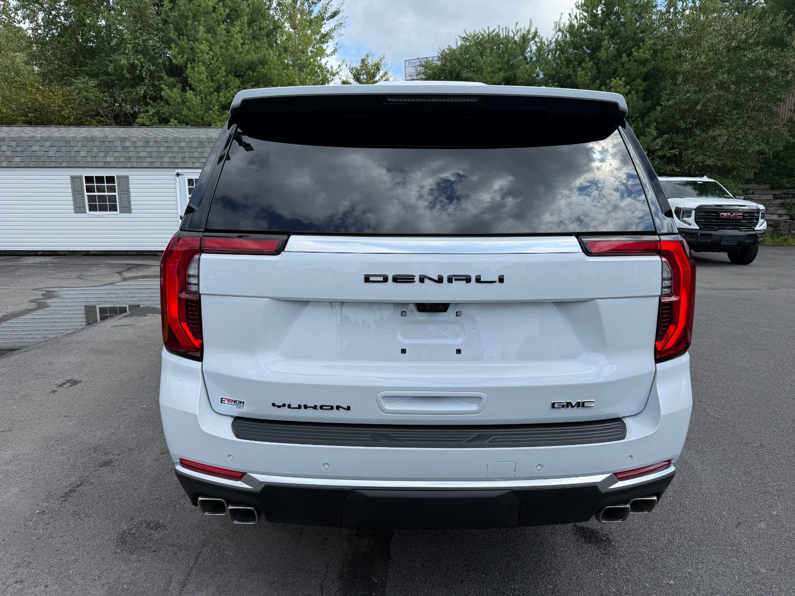 New 2026 GMC Yukon Denali w/ Denali Reserve Package AWD/4WD image 4