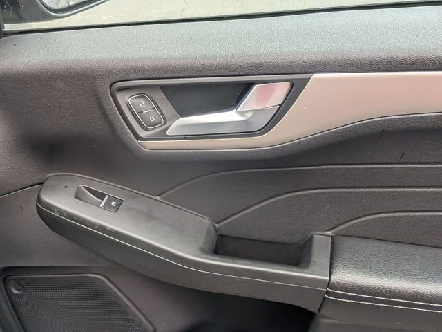 Used 2021 Ford Escape SE image 34