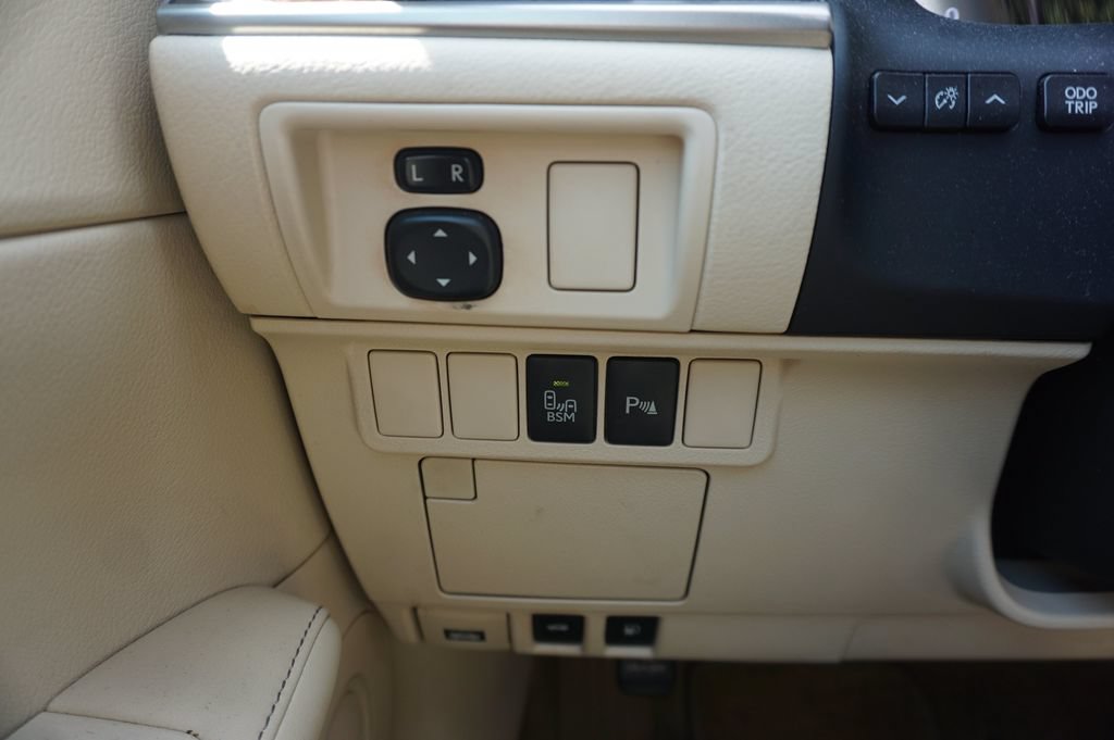 Used 2015 Lexus ES 350 w/ Premium Package FWD image 4