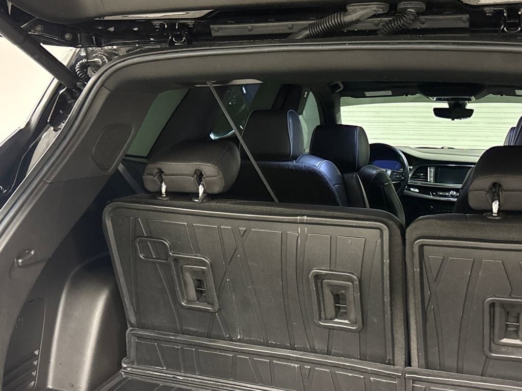 Certified 2022 Buick Enclave Avenir w/ Avenir Technology Package image 21