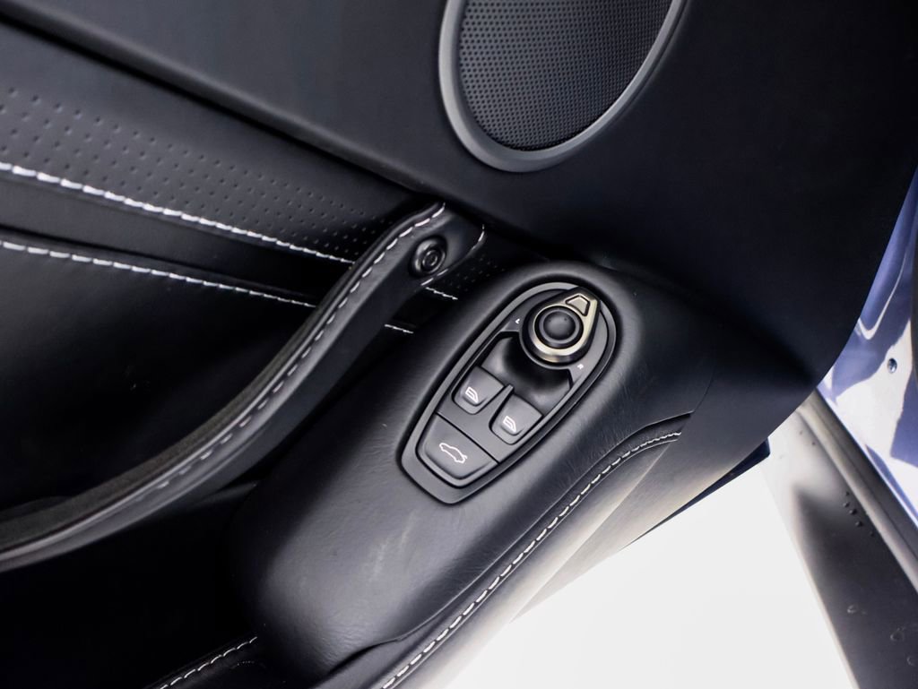Used 2020 Aston Martin V8 Vantage Coupe RWD image 23