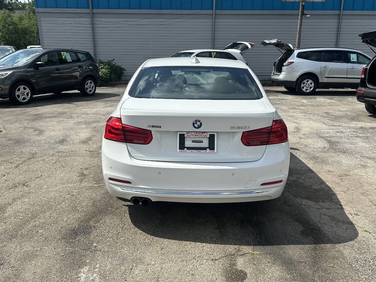 Used 2017 BMW 330i xDrive Sedan AWD/4WD image 11