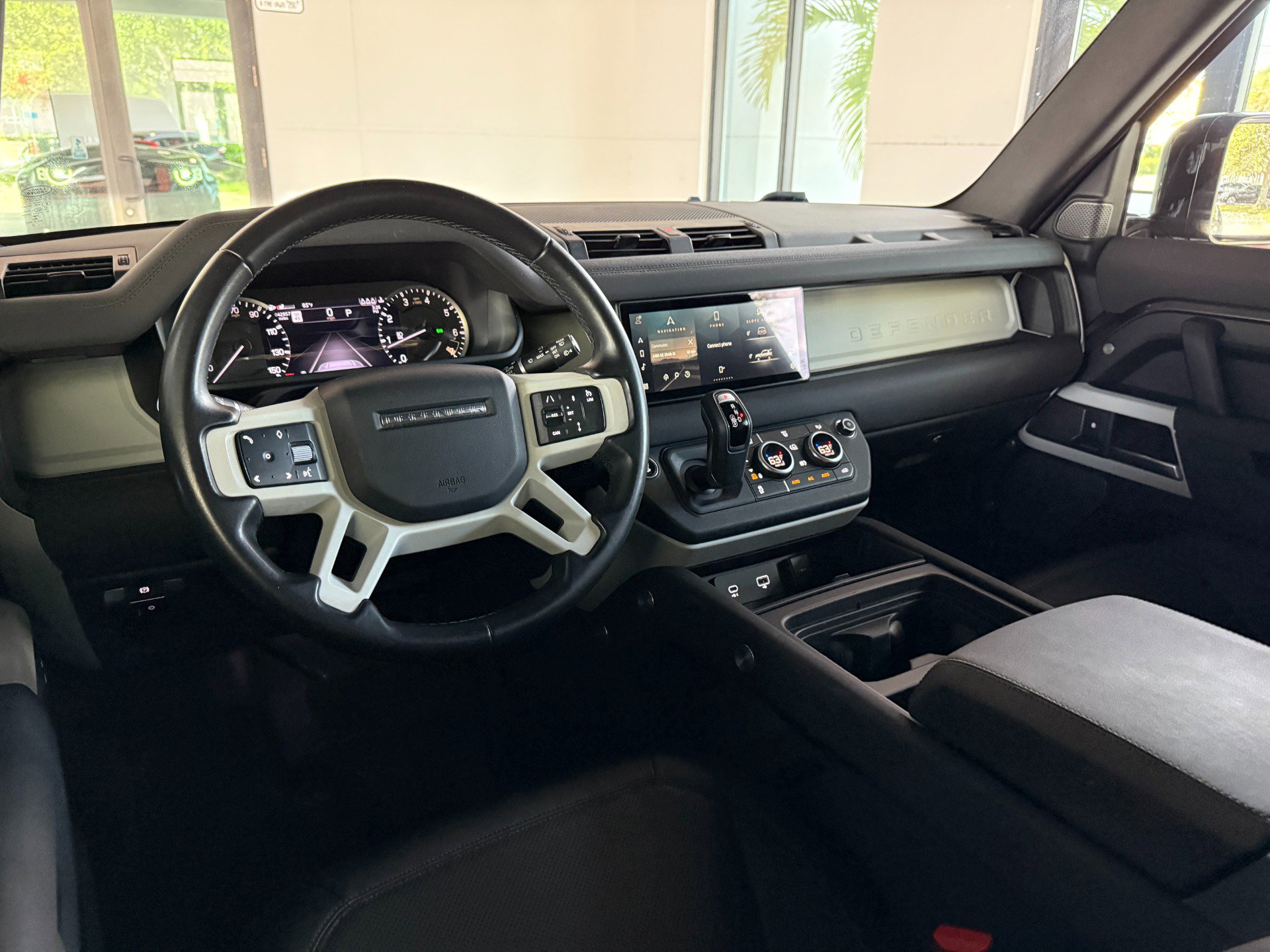 Used 2023 Land Rover Defender 90 S image 32