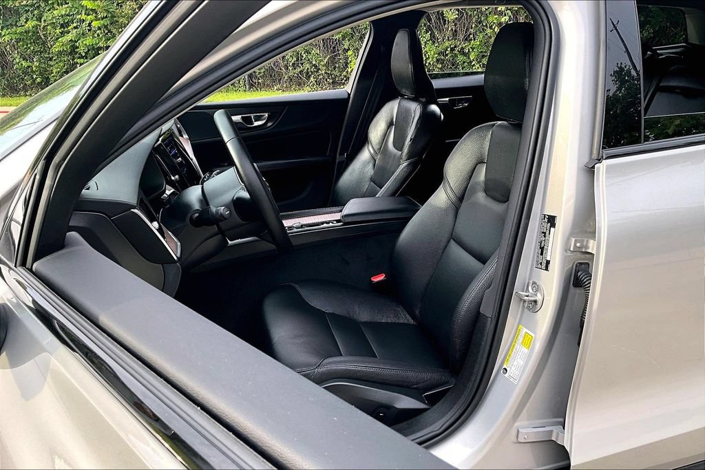 Certified 2025 Volvo V60 B5 Cross Country Plus AWD/4WD image 33