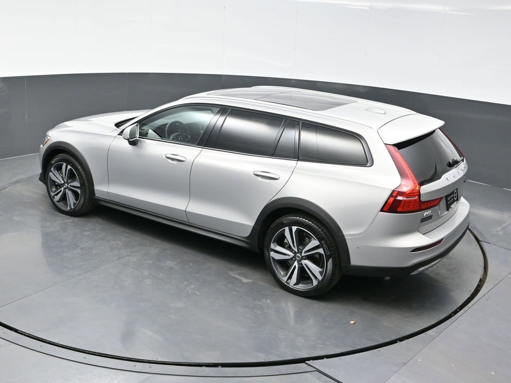 Used 2025 Volvo V60 B5 Cross Country Plus AWD/4WD image 32