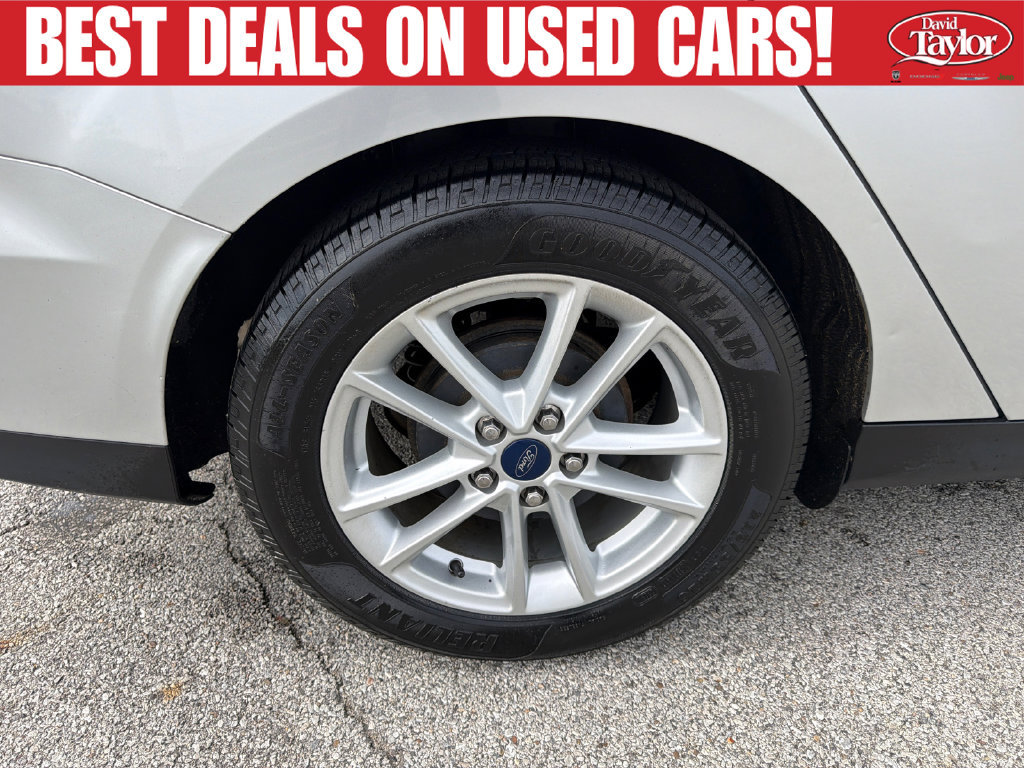 Used 2015 Ford Focus SE w/ SE Cold Weather Package FWD image 34