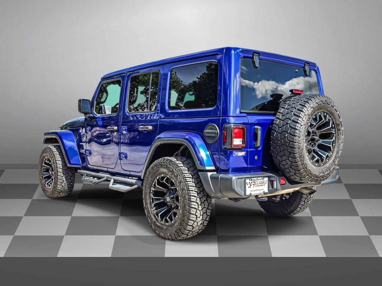 Used 2020 Jeep Wrangler Unlimited Sahara w/ Cold Weather Group AWD/4WD image 4