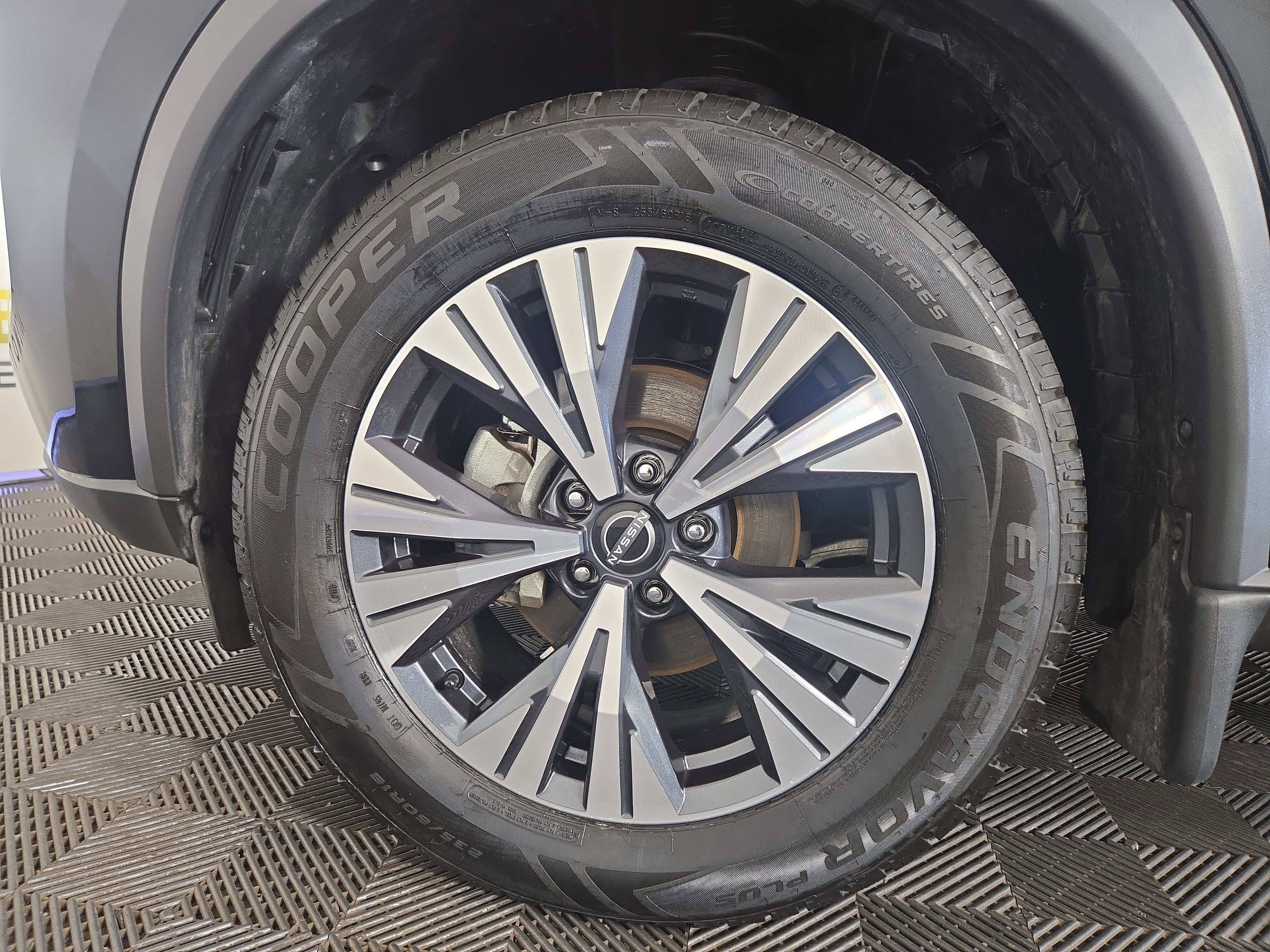 Used 2023 Nissan Rogue SV image 30