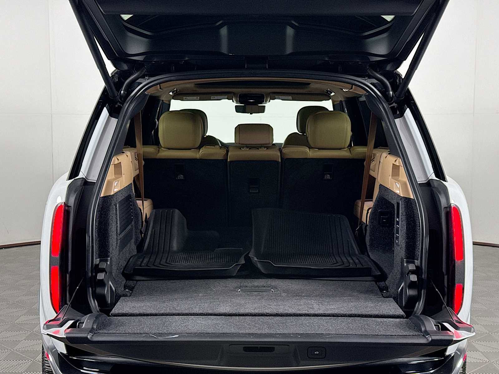 Certified 2025 Land Rover Range Rover Long Wheelbase SE image 47