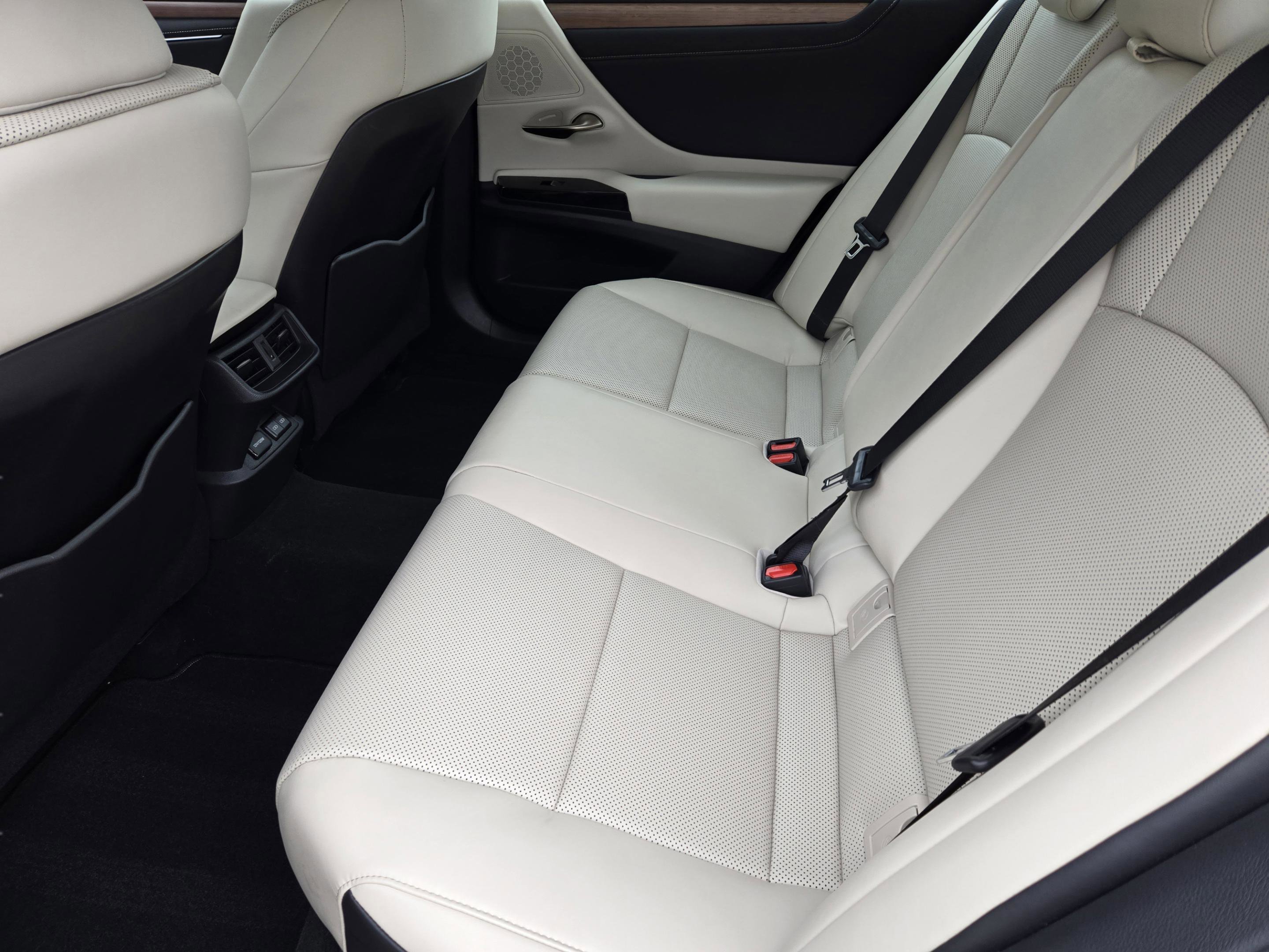 Certified 2025 Lexus ES 350 w/ Premium Package FWD image 32