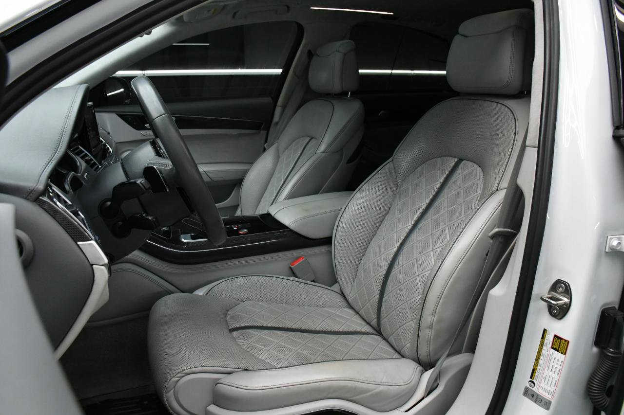 Used 2018 Audi S8 Plus w/ Dynamic Package AWD/4WD image 25