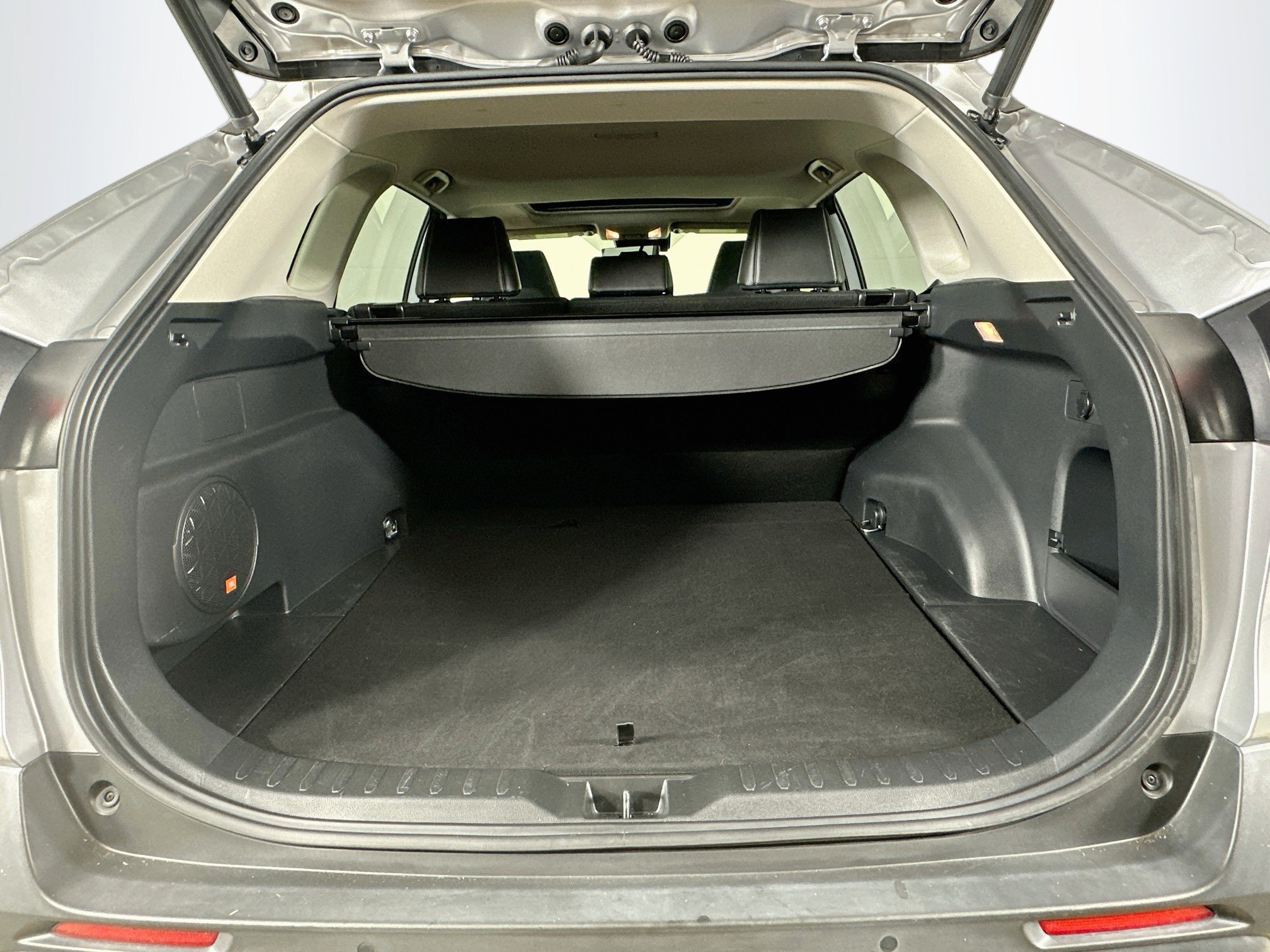 Used 2020 Toyota RAV4 XLE Premium AWD/4WD image 28