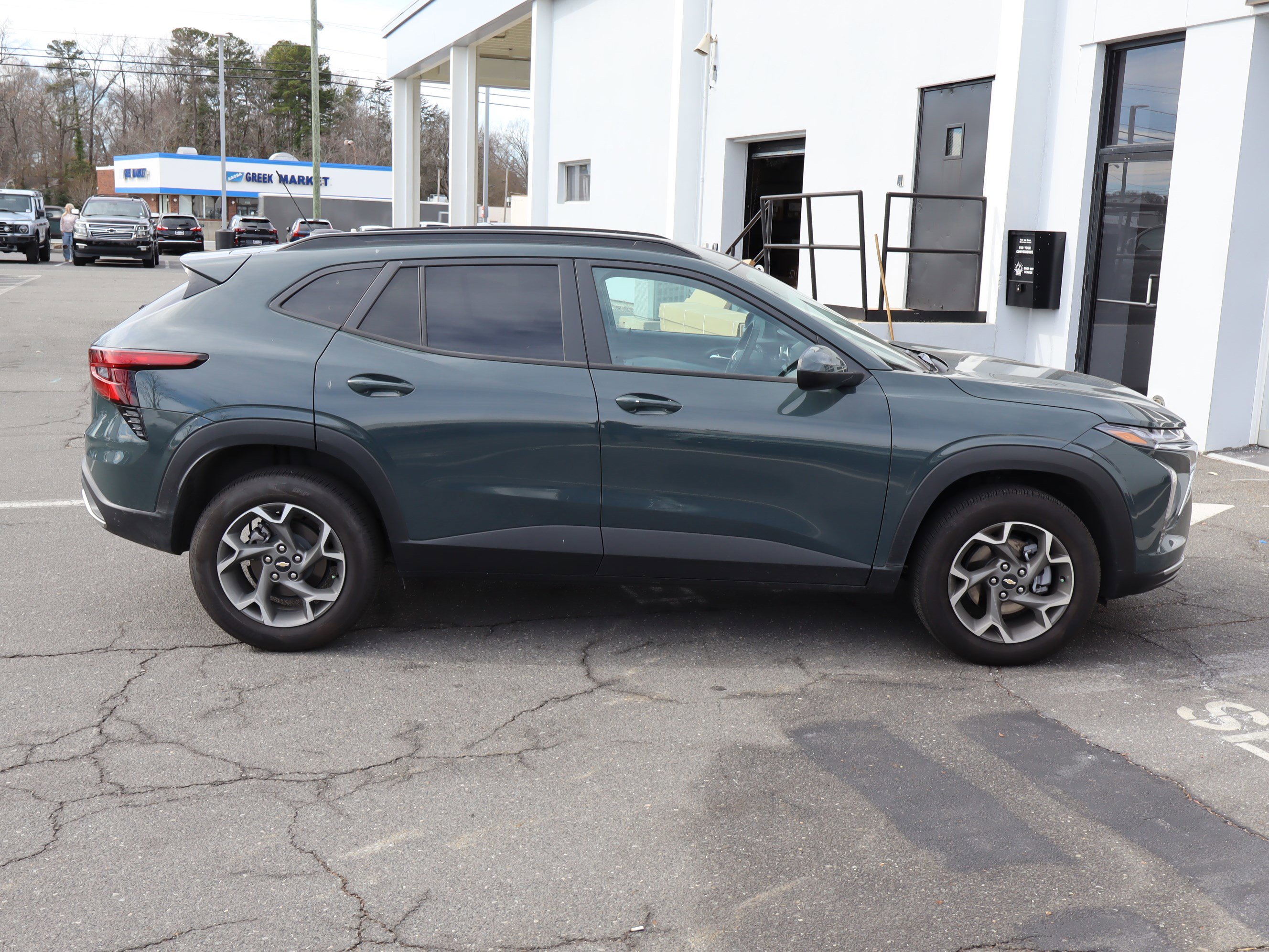 Used 2025 Chevrolet Trax LT w/ Driver Confidence Package image 11