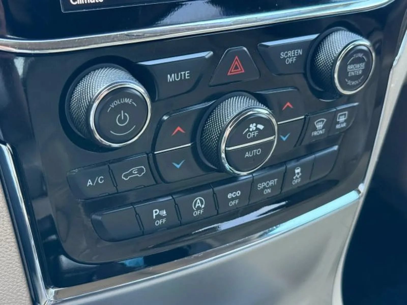 Used 2021 Jeep Grand Cherokee Limited w/ Sun & Sound Group AWD/4WD image 38