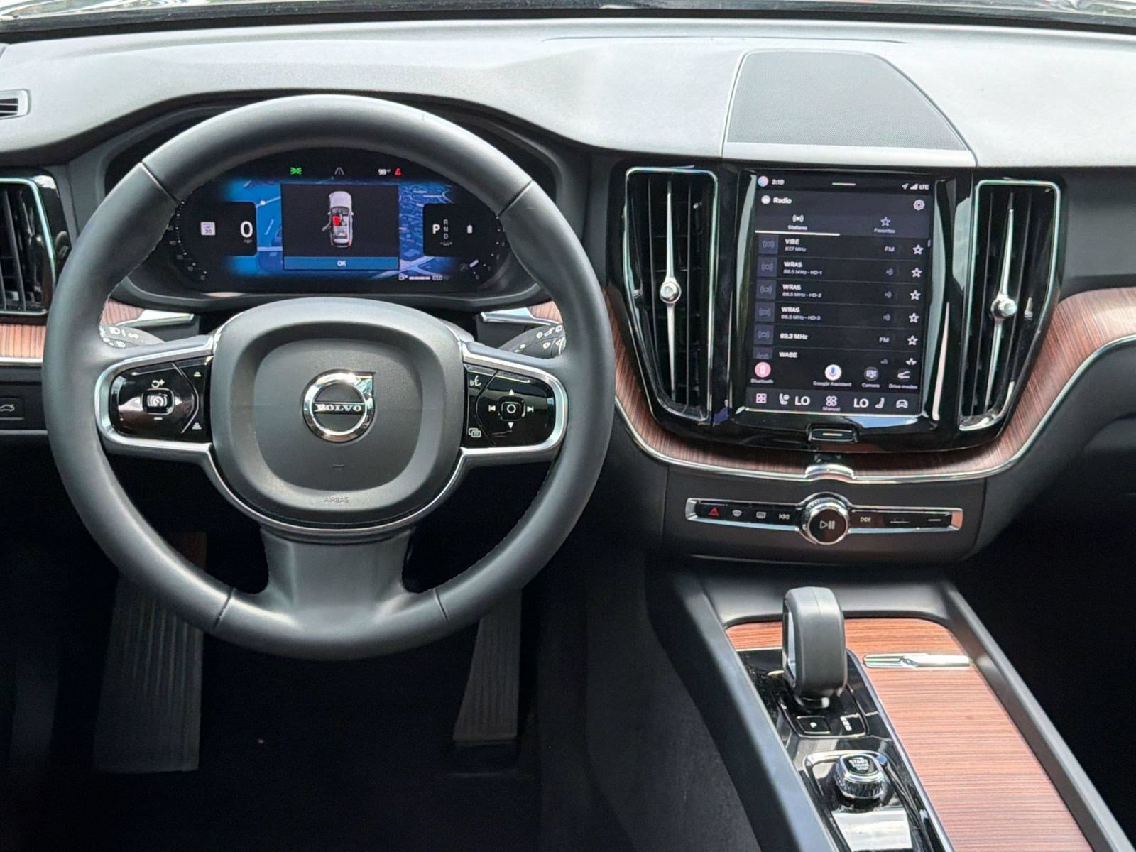 Certified 2024 Volvo XC60 B5 Plus w/ Protection Package Premier AWD/4WD image 29