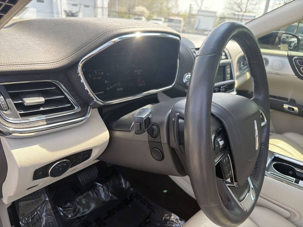 Used 2019 Lincoln Continental Reserve AWD/4WD image 20