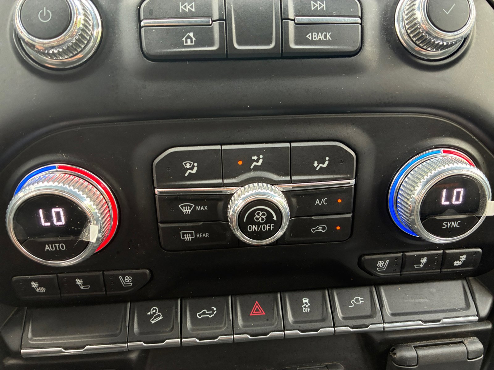 Used 2022 GMC Sierra 1500 AT4 w/ AT4 Preferred Package AWD/4WD image 18