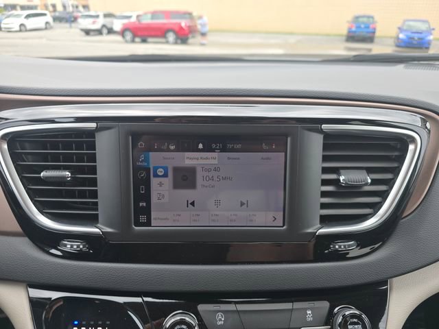 Used 2024 Chrysler Voyager LX image 16