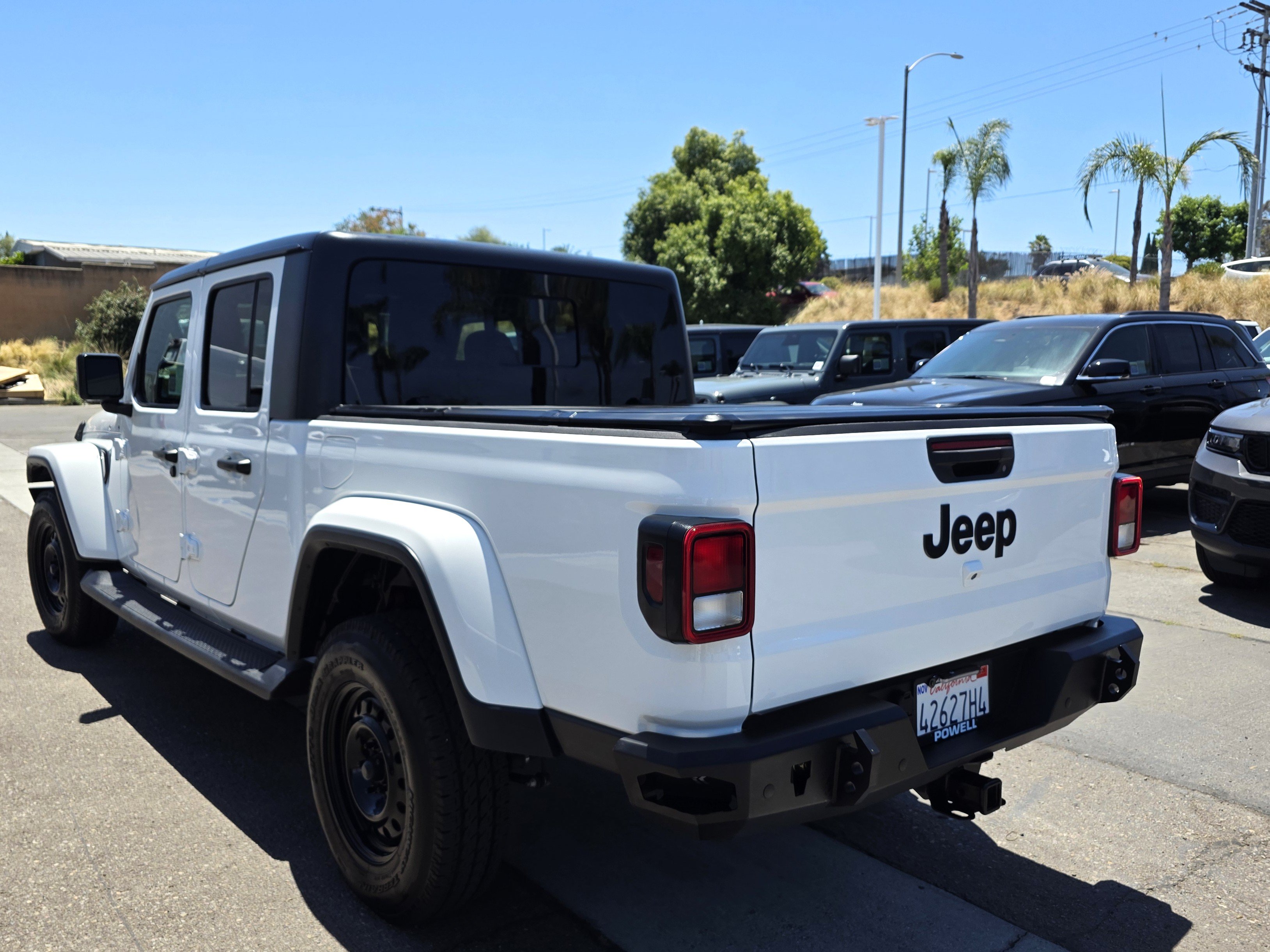 Certified 2021 Jeep Gladiator Overland AWD/4WD image 3