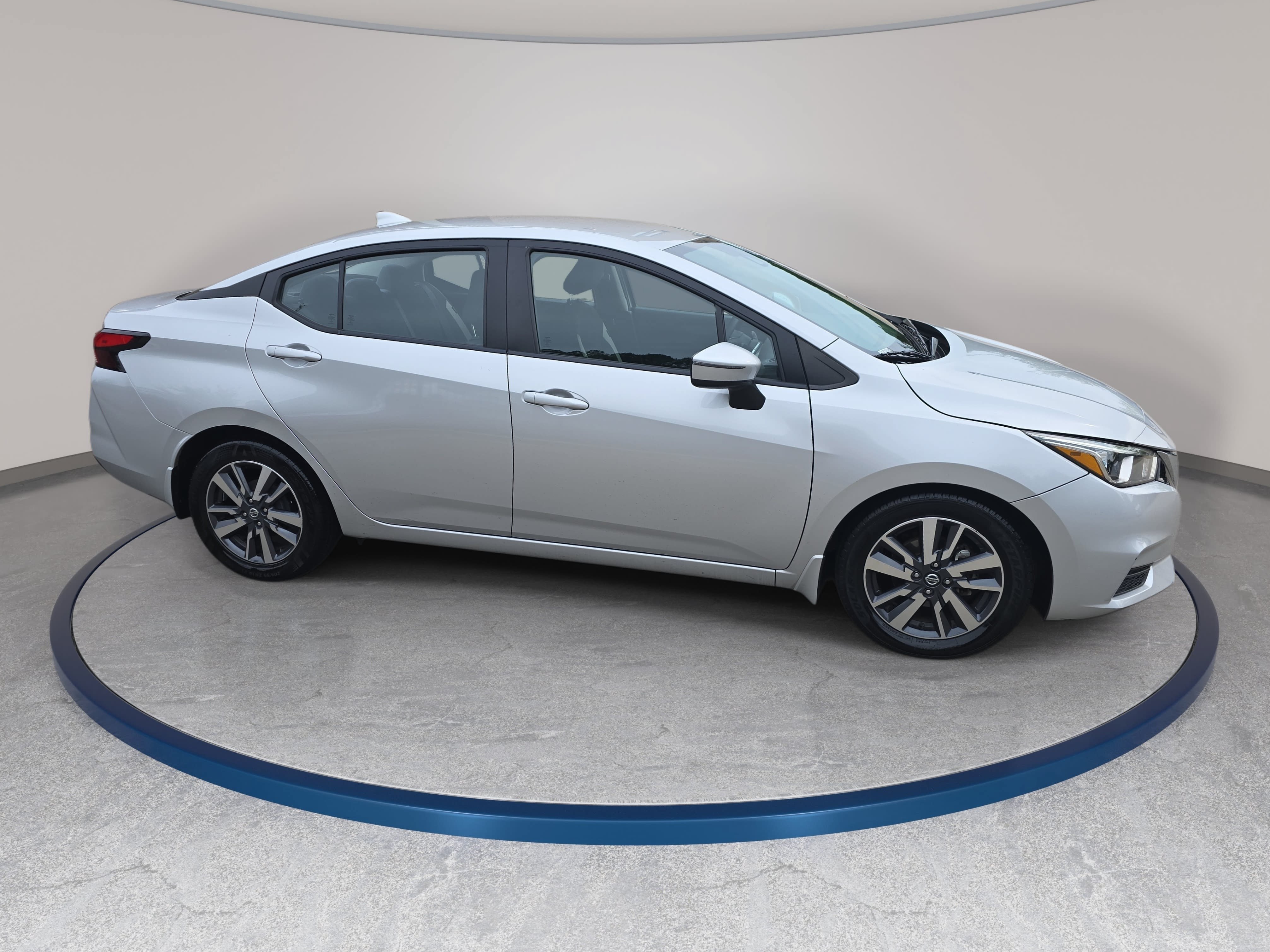 Used 2020 Nissan Versa SV FWD image 4