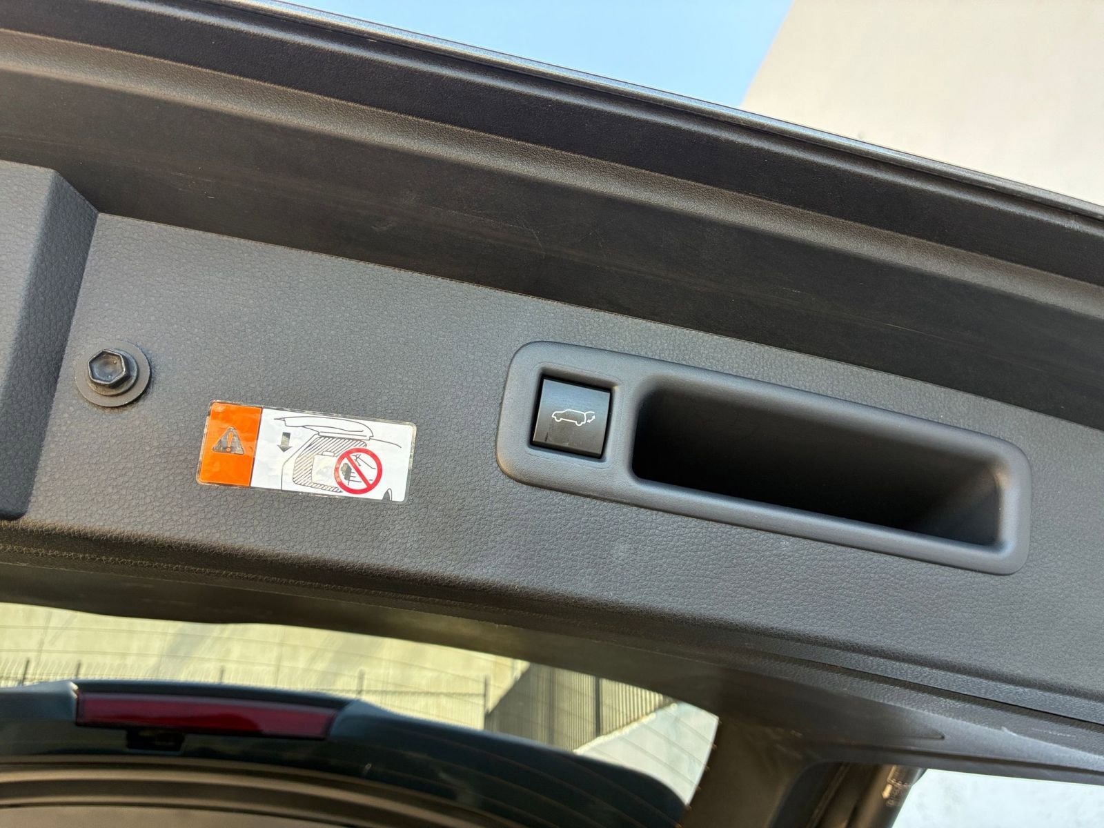 Used 2025 Toyota Highlander LE image 23