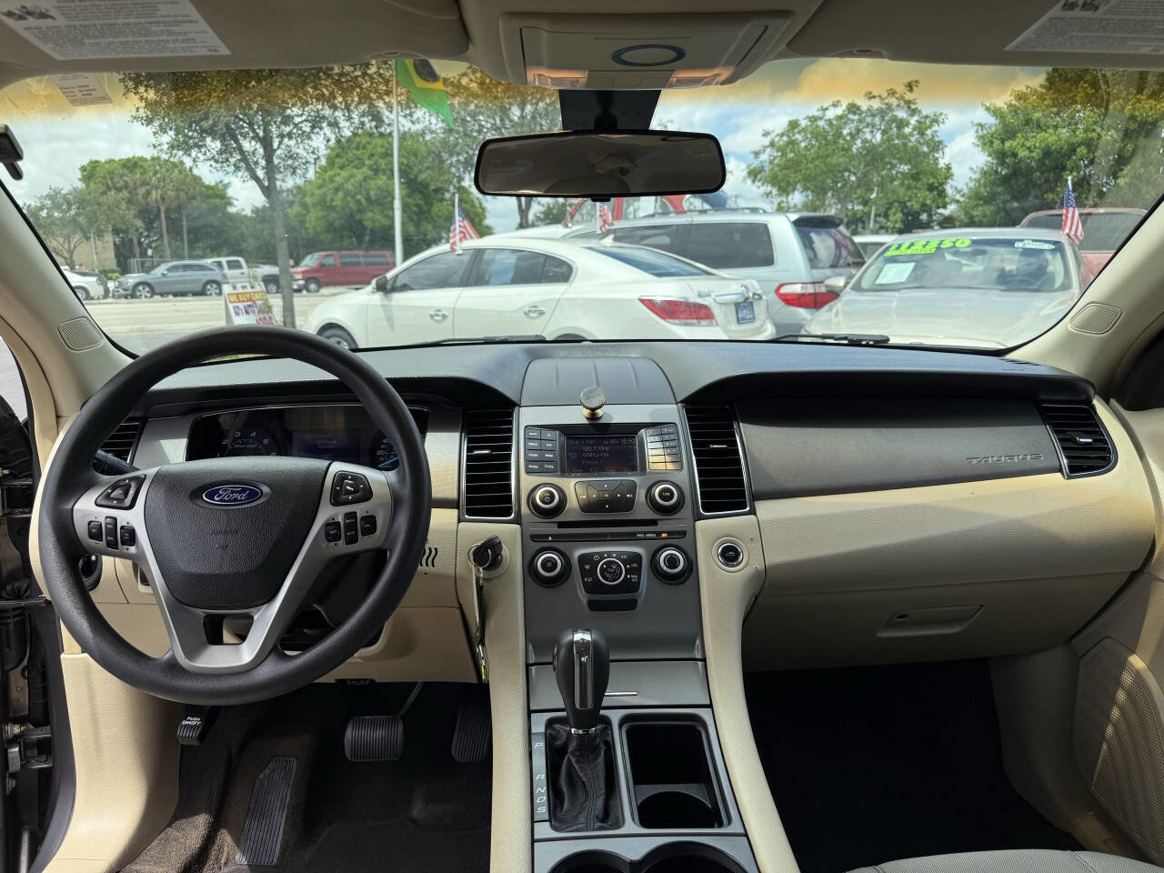 Used 2013 Ford Taurus SE image 23