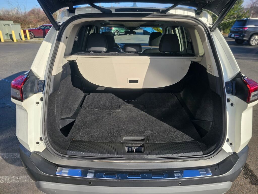 Used 2021 Nissan Rogue SV image 18