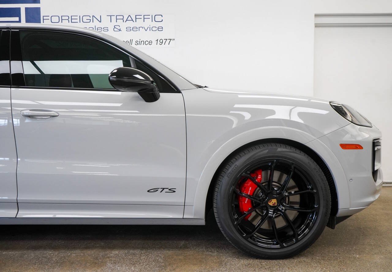 Used 2025 Porsche Cayenne GTS AWD/4WD image 17