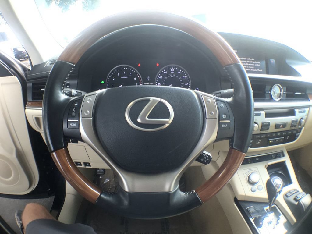 Used 2013 Lexus ES 300h w/ Luxury Pkg FWD image 15